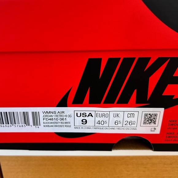 🏀Women’s Air Jordan 1 RETRO HI OG Black/University Red-White🏀 - Picture 3 of 5